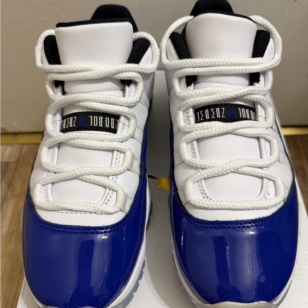 Jordan 11 Retro Low White Concords AH7860 100. Size 7.5 Women’s